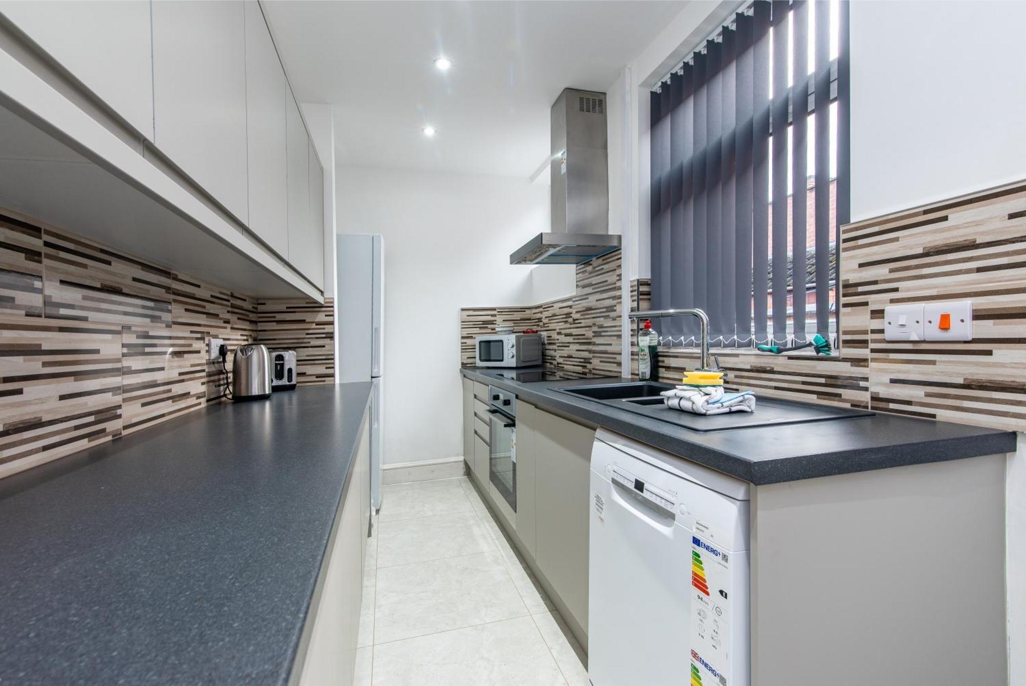 2 Bedroom House In The Heart Of Лестър Екстериор снимка
